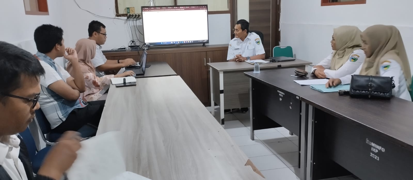  Verifikasi Data Sektoral Kabupaten Pesisir Selatan Tahun 2025 di ruang Rapat Dinas Komunikasi dan I
