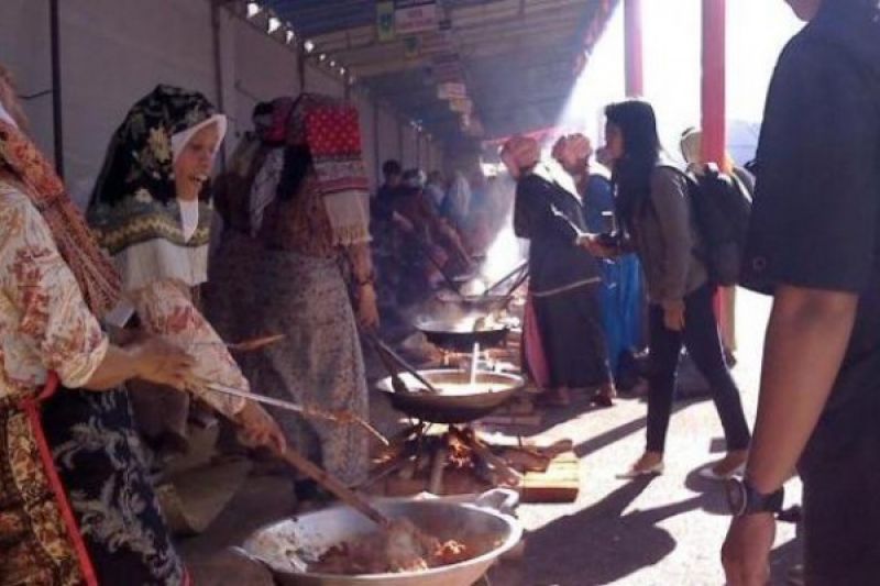 Lomba Memasak Rendang Padang Tingkat Sumbar Yang Berlansung Di Kota Padang, Sumatera Barat