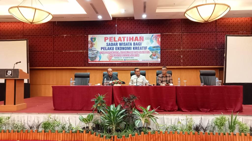 Pelatihan Sadar Wisata bagi Pelaku Ekonomi Kreatif