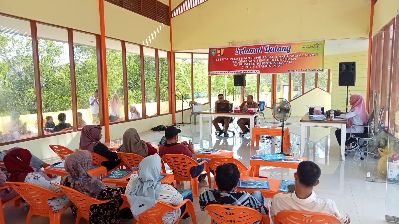 Palatihan Pembuatan Paket Wisata dan Pengemasan Seni Pertunjukan di TIC Kab. IX Tarusan